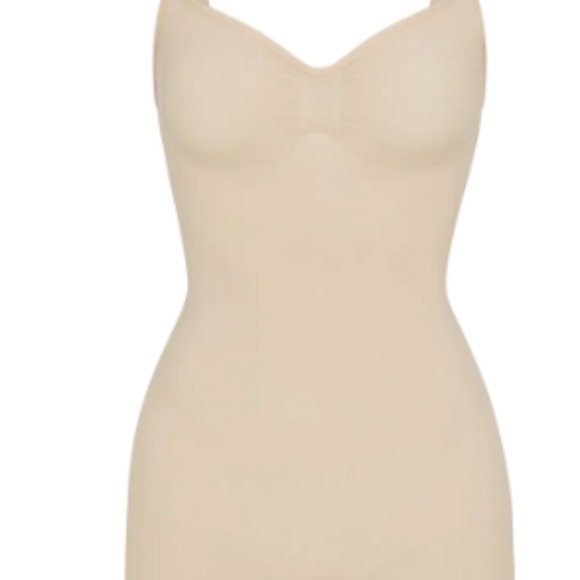SKIMS Other - (1208/1211) SEAMLESS SCULTP MID THIGH BODYSUIT - SAND
